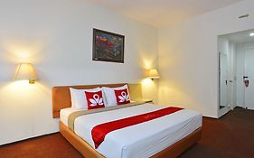 RedDoorz Plus near Kebayoran Baru Blok S